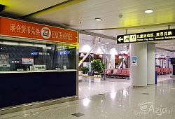 Lotnisko Beijing Capital, Terminal 2, jedyny - nieczynny - kantor wymiany walut, około 1 w nocy