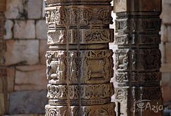 Rzeźbione kolumnady kompleksu Kutb Minar