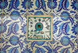Mozaiki na ścianach wnętrza Meczetu Rüstema Paszy, fot: Josep Giovanni Dall'Orto, źródło: Wikimedia Commons